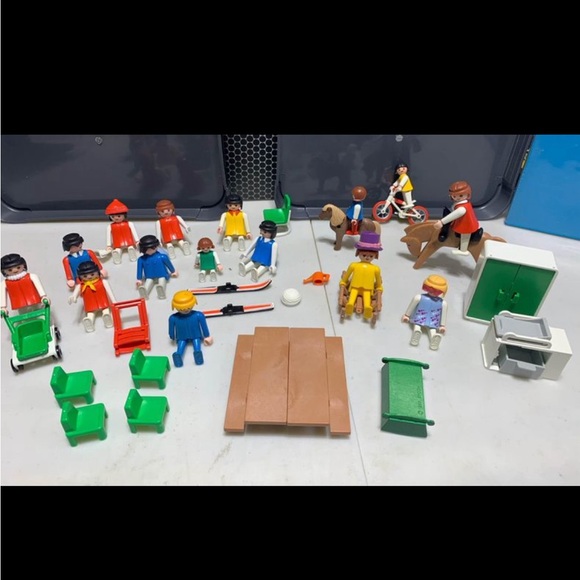 Set of Vintage Playmobil toys and accessories. - Picture 1 of 8